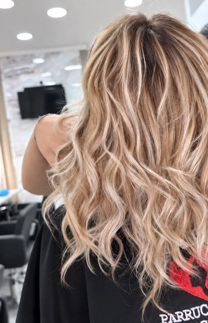 Biondo beige mosso realizzato da Hair Love Parrucchieri