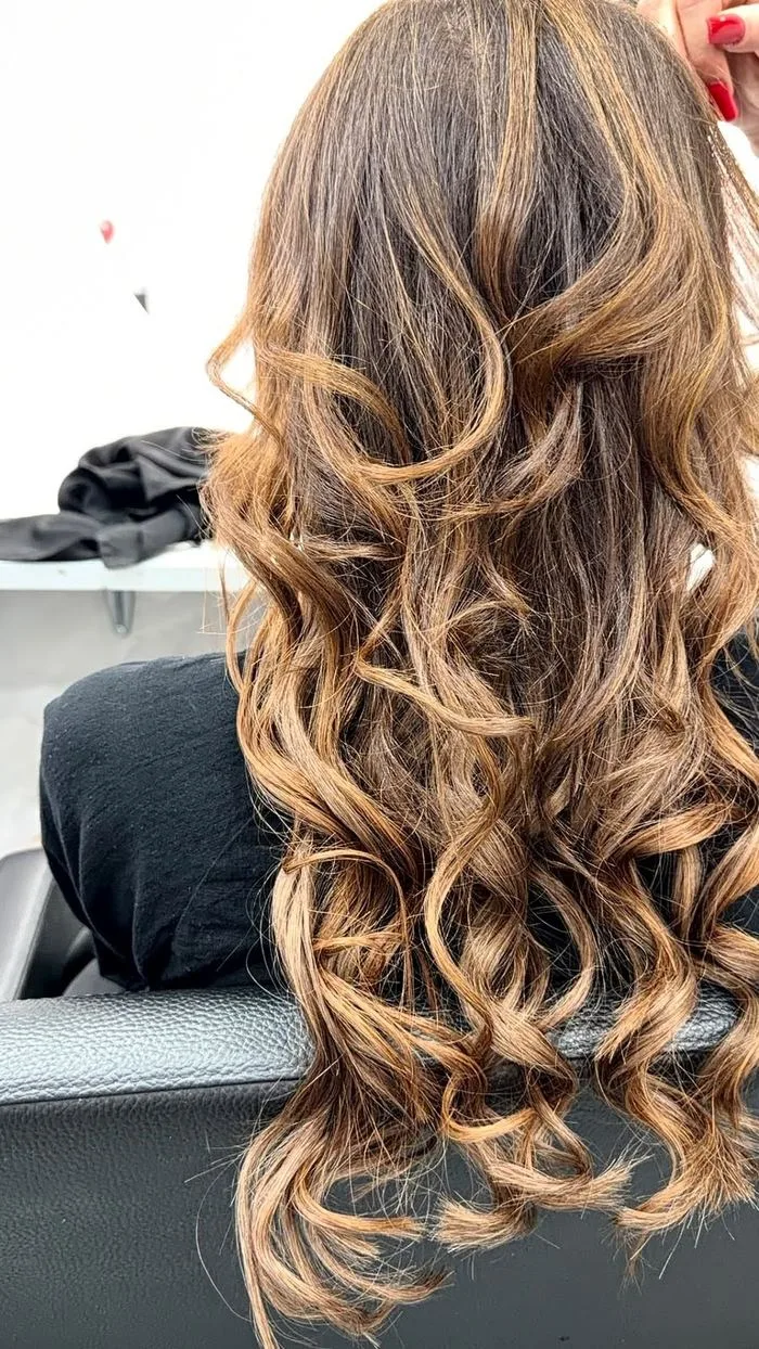 Ricci biondo miele realizzato da Hair Love Parrucchieri