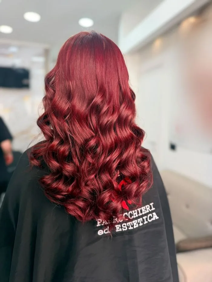 Boccoli rosso intenso realizzato da Hair Love Parrucchieri