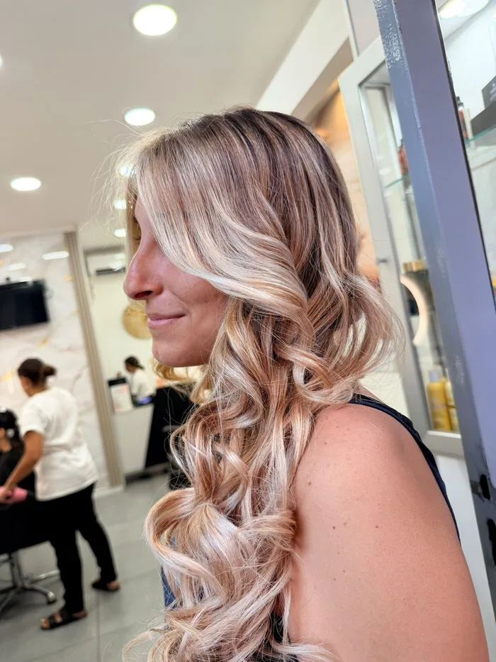 Biondo a onde realizzato da Hair Love Parrucchieri