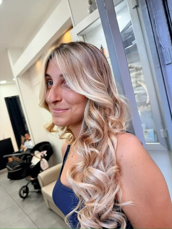 Boccoli biondi realizzato da Hair Love Parrucchieri